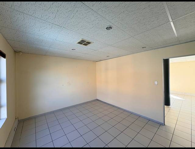 101M² OFFICE TO LET IN FOURWAYS